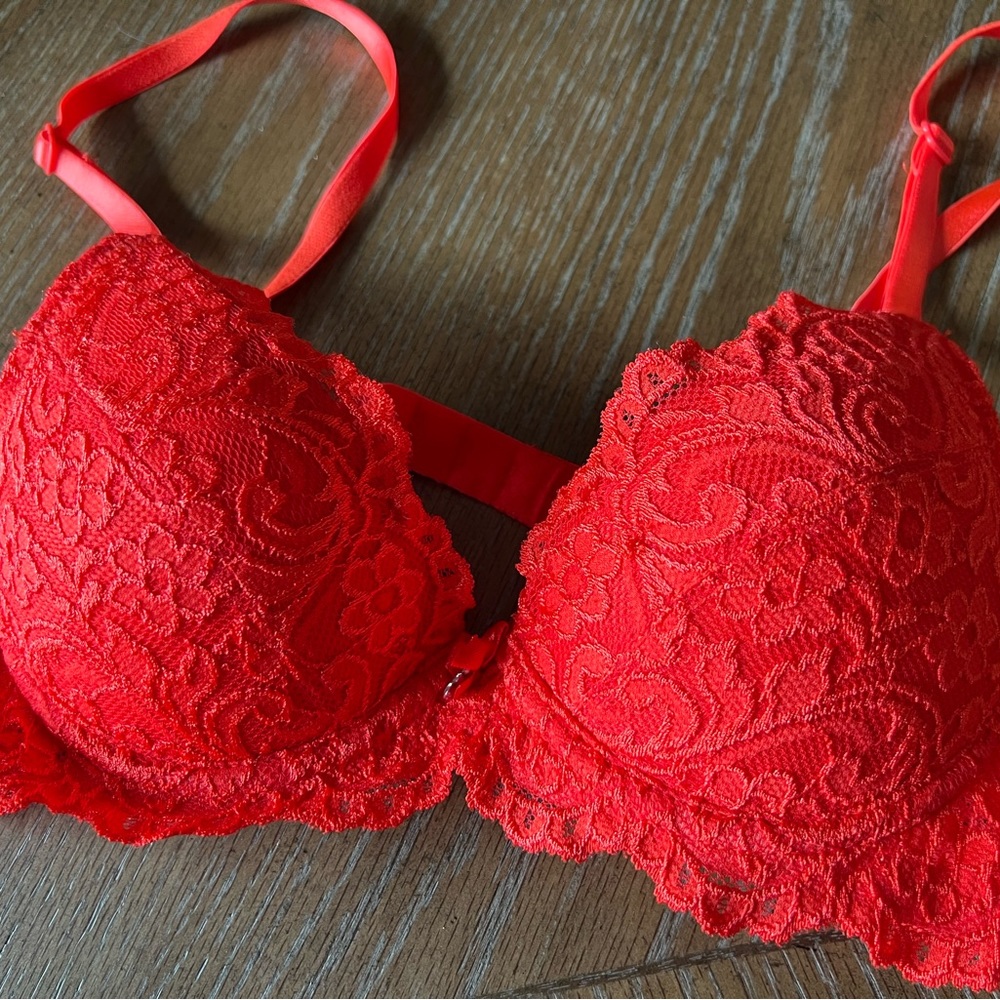 Smart & Sexy Lace Bra 32B NWOT
